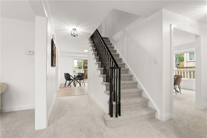 Property Photo:  3 Greencroft Court  ON N2N 3H6 