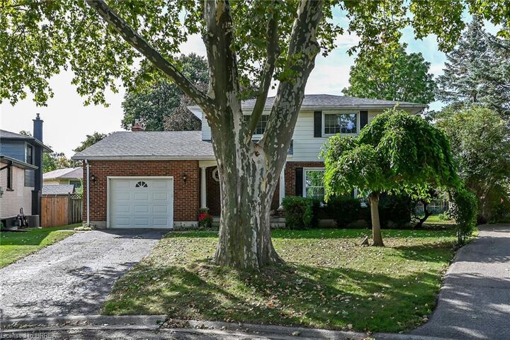 Property Photo:  5 Rathbun Place  ON N3R 1K4 