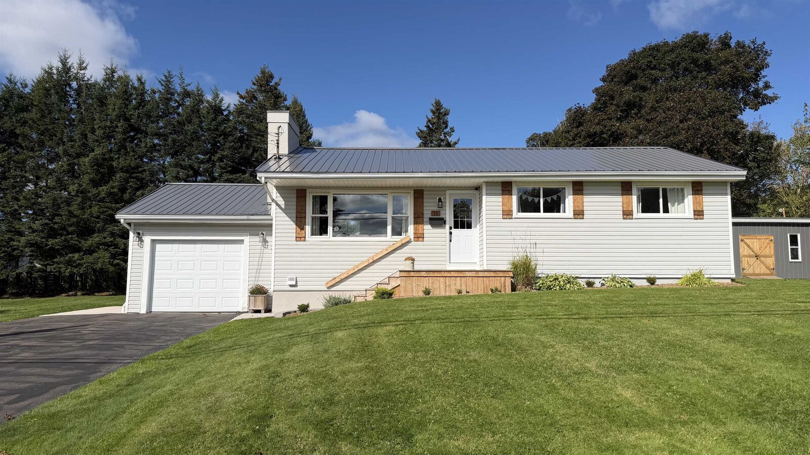Property Photo: 26 Macdougall Drive PE C1N 5E5