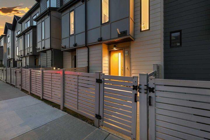 Property Photo:  58 Evanscrest Court NW  AB T3P 0P1 