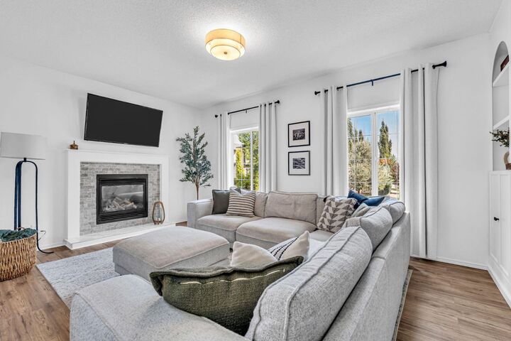 Property Photo:  123 Elgin Meadows Way SE  AB T2Z 0G2 