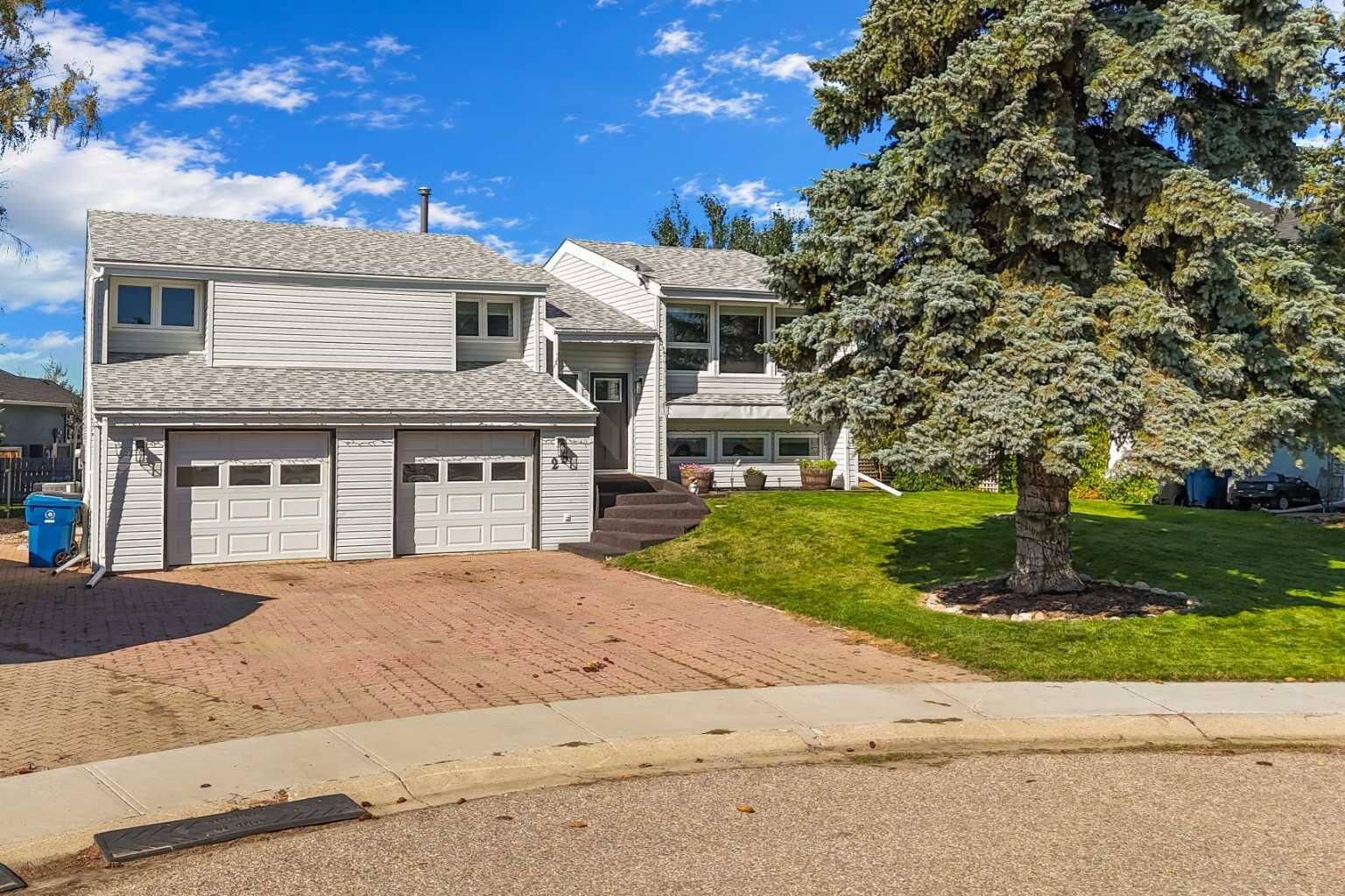 Property Photo: 25 Fairway Crescent AB T0K 0X0