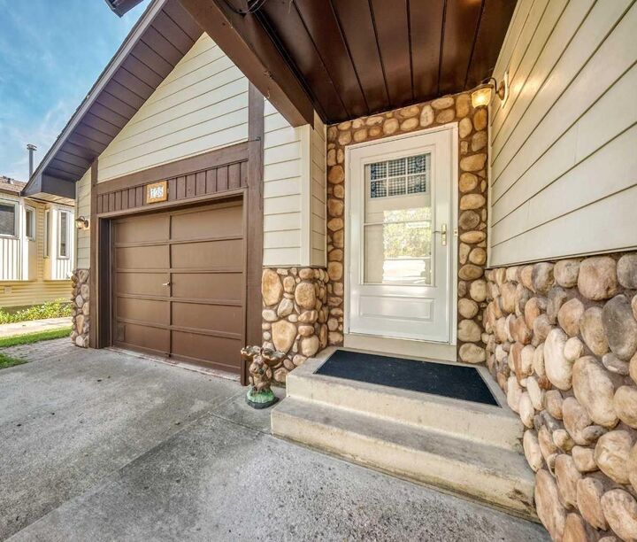 Property Photo:  128 Marquis Place SE  AB T4A 1Y7 