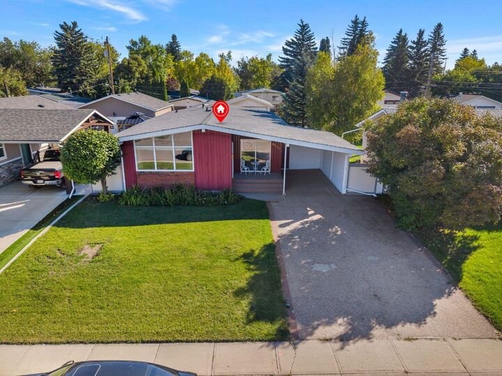 Property Photo:  9524 3 Street SE  AB T2J 0W8 