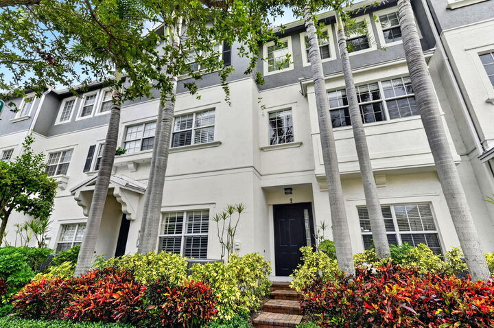 Property Photo:  290 NE 5th Avenue 4  FL 33483 