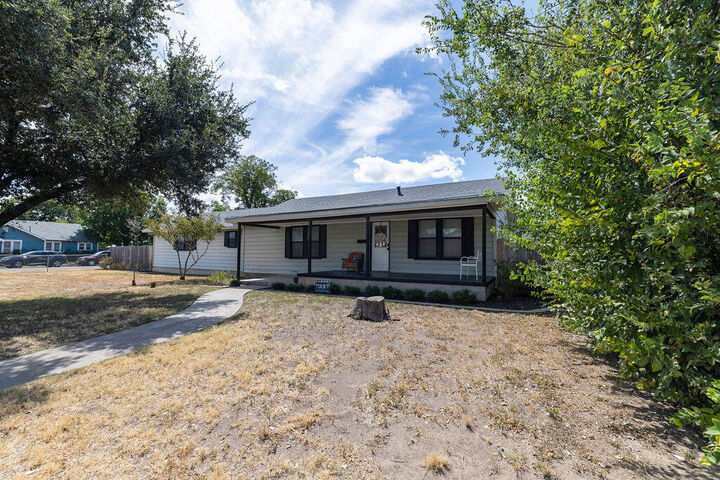Property Photo: 1005 Oaks N Oakes Street TX 76903