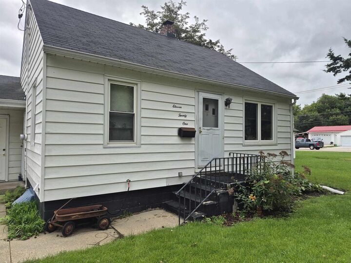Property Photo:  1121 Putnam Avenue  WI 53546 