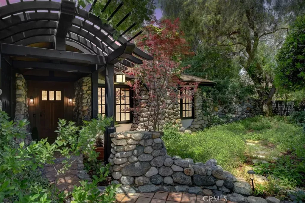 Property Photo:  2293 Bonnie Brae  CA 91711 