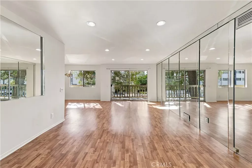 Property Photo: 5400 Lindley Avenue 101 CA 91316