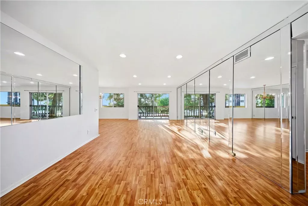 Property Photo: 5400 Lindley Avenue 101 CA 91316