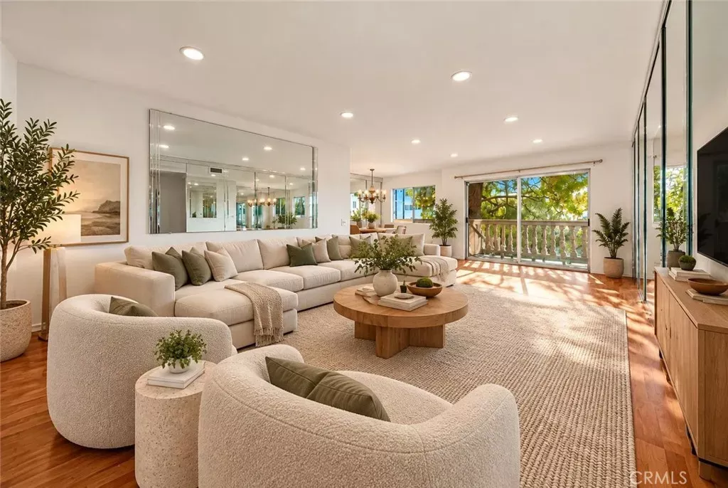 Property Photo:  5400 Lindley Avenue 101  CA 91316 