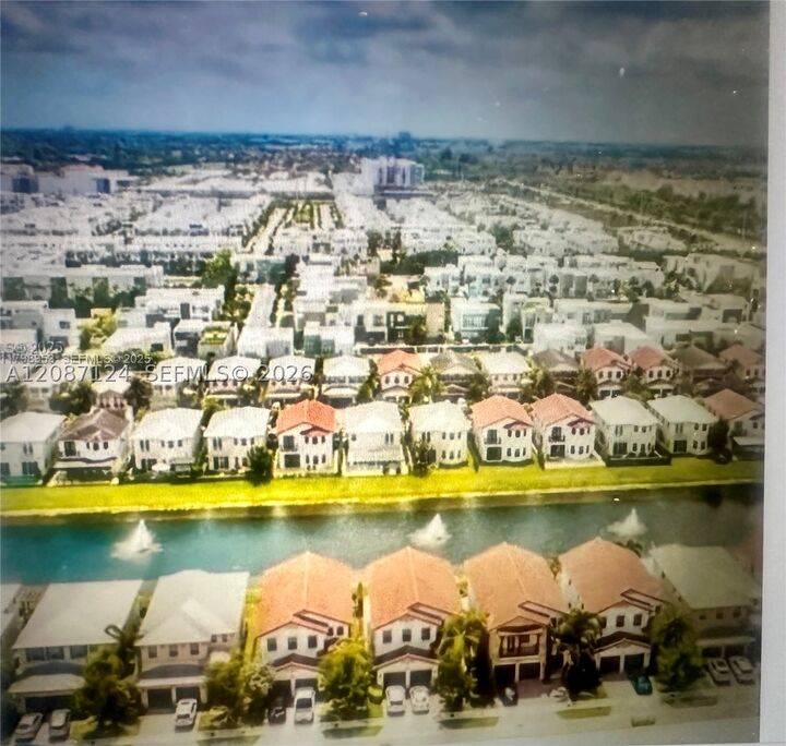 Property Photo:  10464 NW 70th Ln  FL 33178 