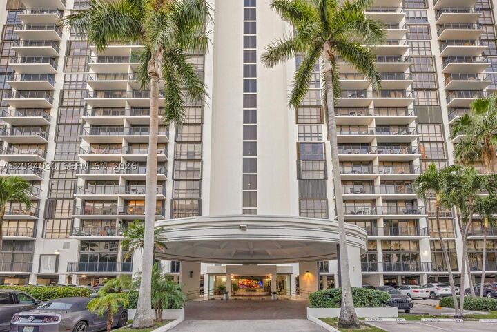 Property Photo:  1450 Brickell Bay Dr 511  FL 33131 