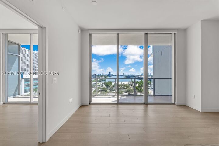 Property Photo:  