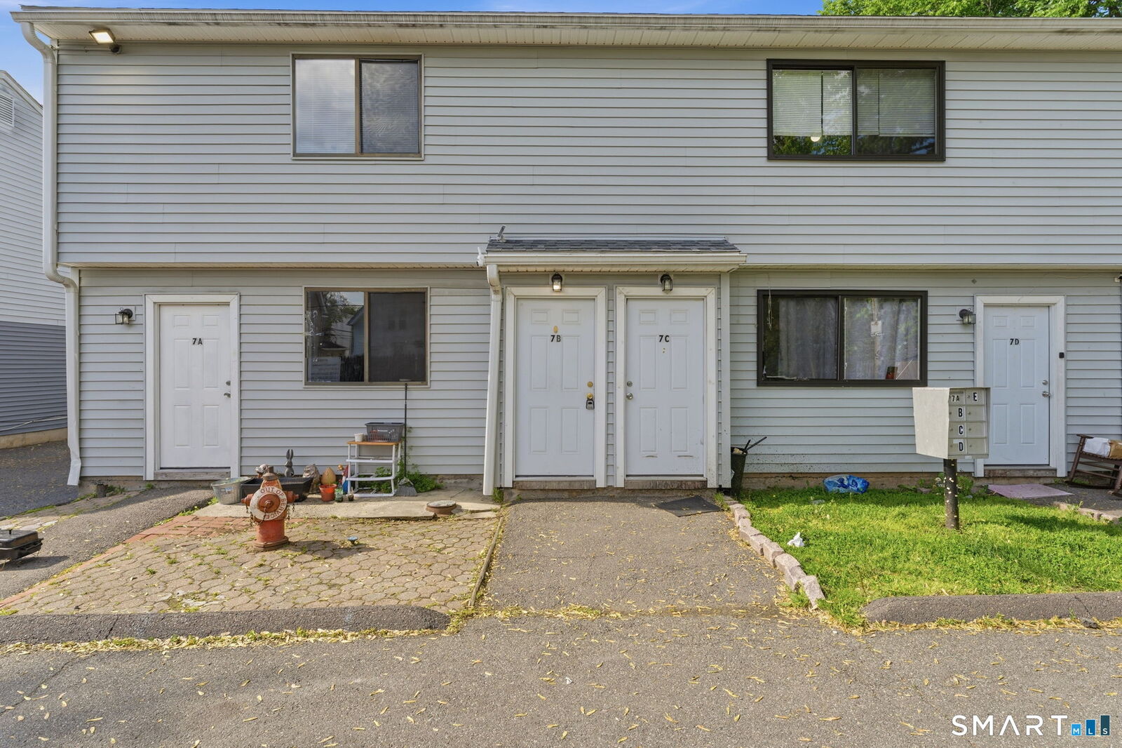Property Photo:  5-7 Warner St Extension 7E  CT 06114 