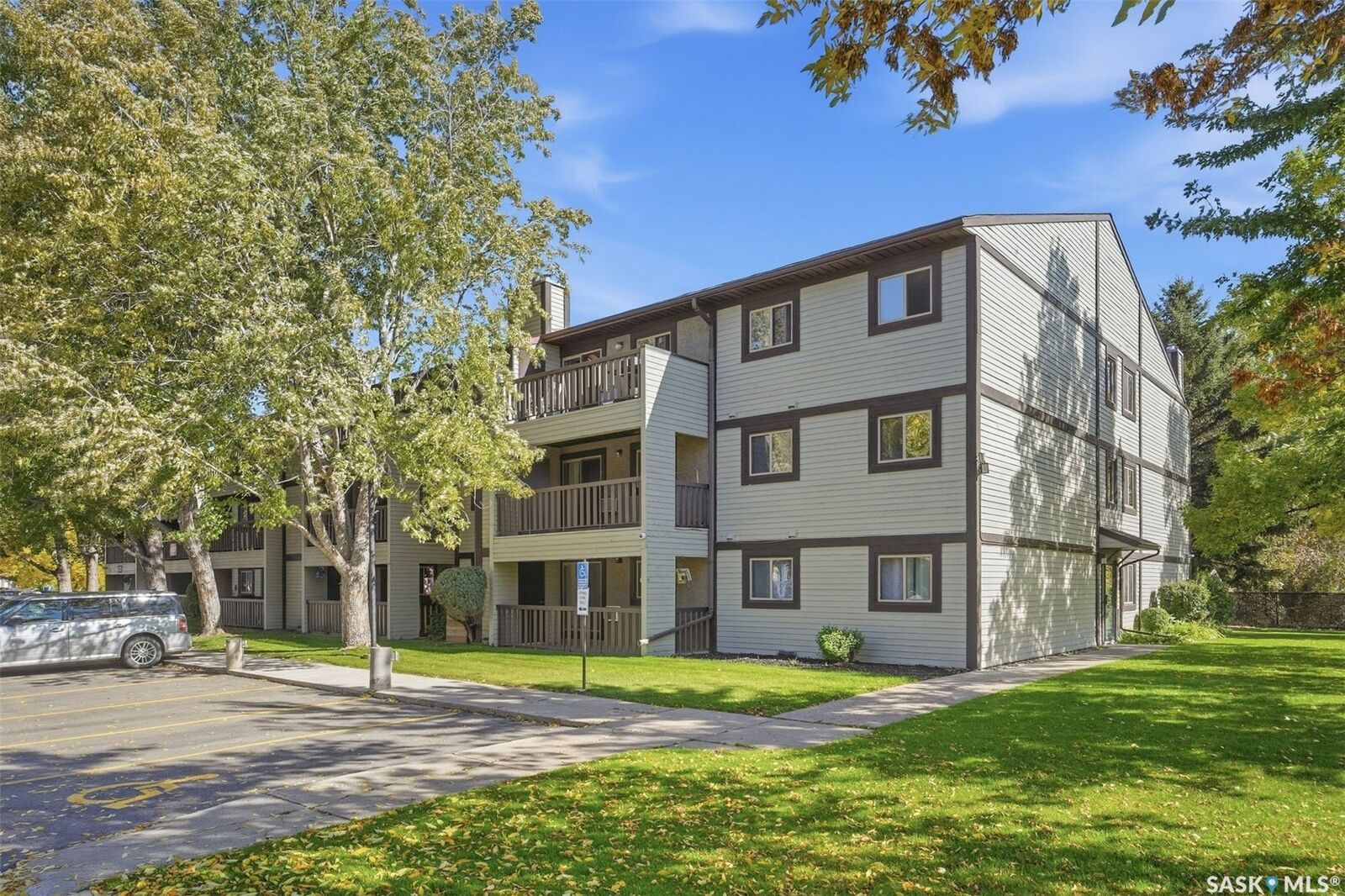 Property Photo:  122 Edinburgh Place 326  SK S7H 5J7 