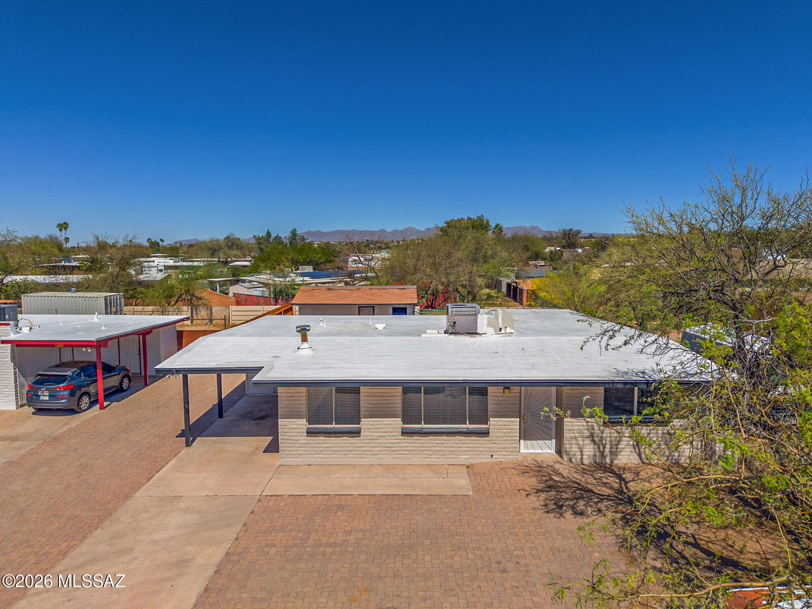 Property Photo: 4400 W Ina Road AZ 85741