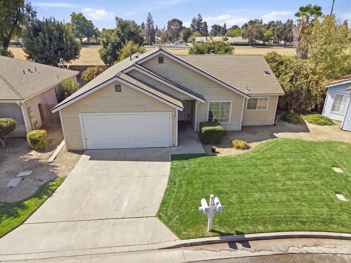 Property Photo: 2447 N Michael Street CA 93292
