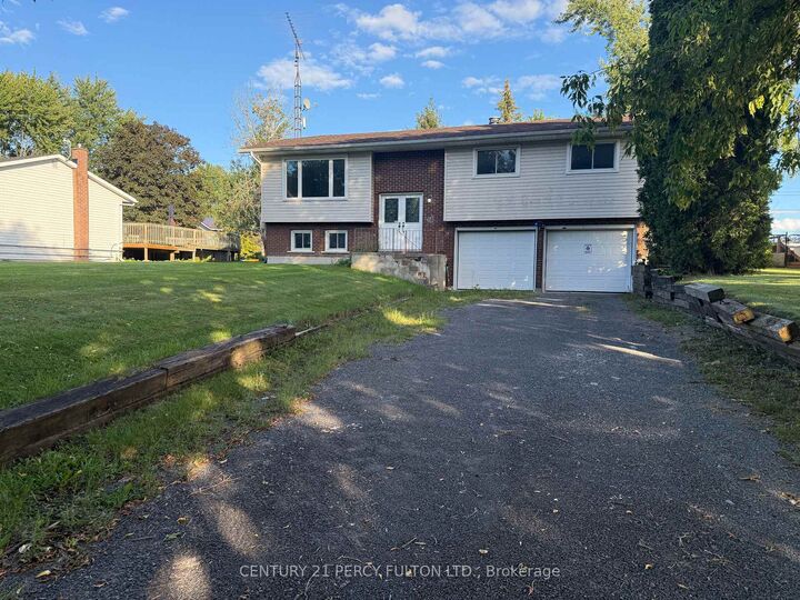 Property Photo:  24 Southwood Crescent  ON K7R 3L2 