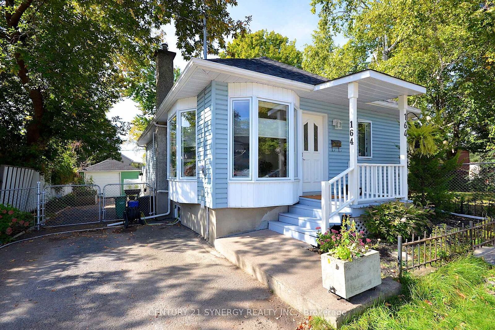 Photo de la propriété:  164 Acadie Court  ON K1L 5L1 