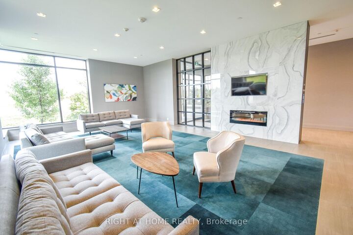 Property Photo:  555 William Graham Drive 217  ON L4G 3L1 