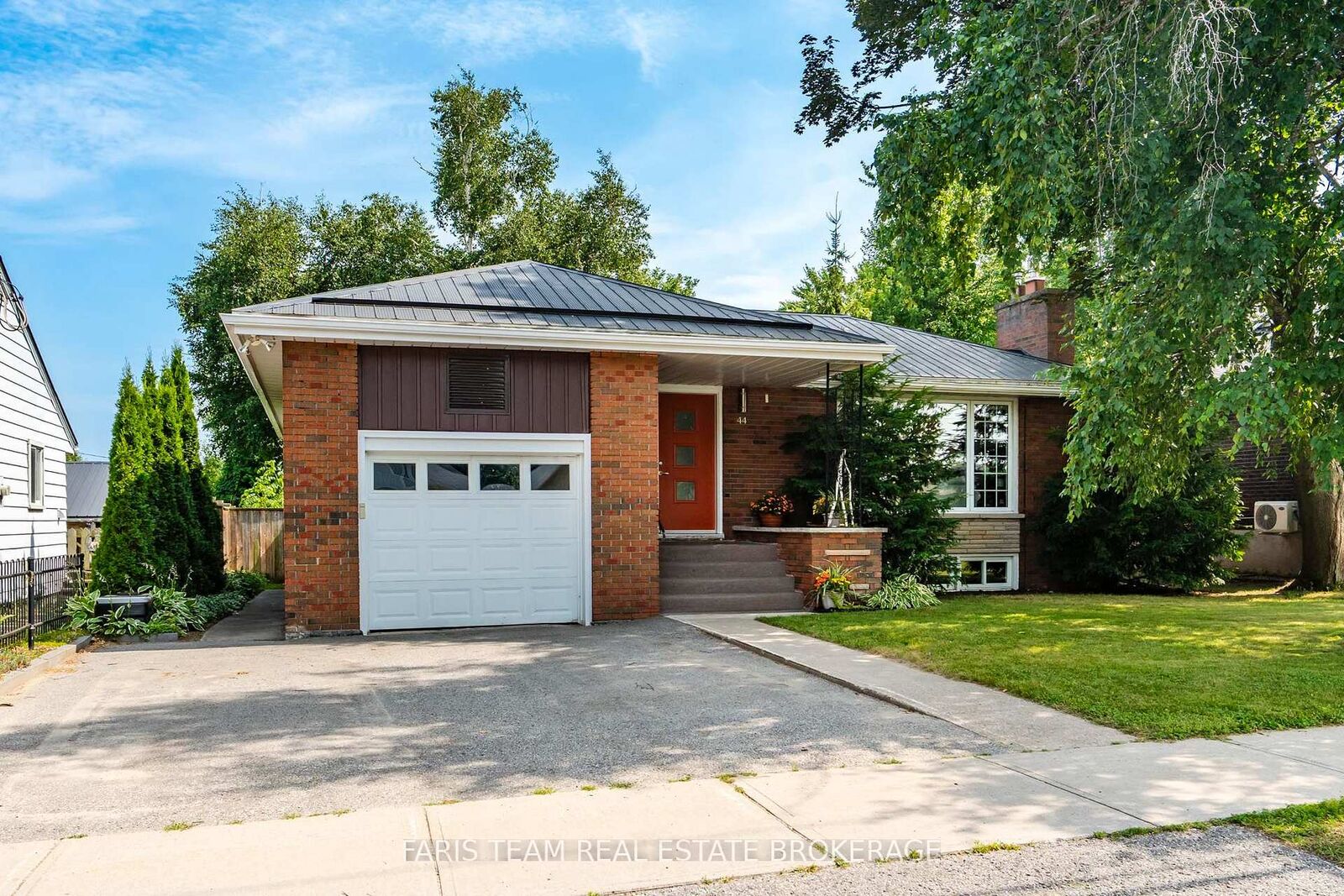 Property Photo:  44 Jeffery Street  ON L9M 1K5 