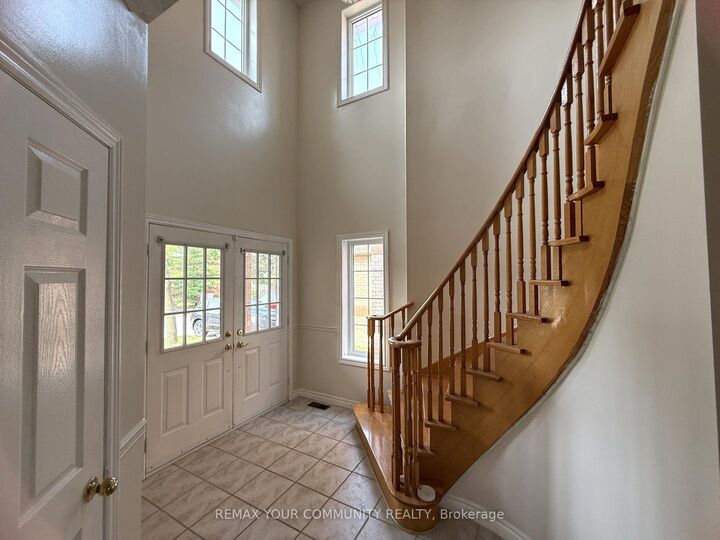 Property Photo:  530 Driftcurrent Drive 9  ON L4Z 4G2 