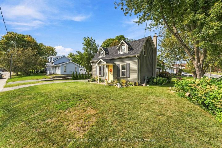 Property Photo:  12 Singleton Street  ON K0K 1H0 