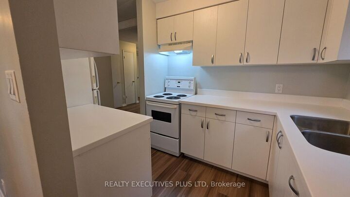 Property Photo: 50 Third Street G2 ON L9W 2B1