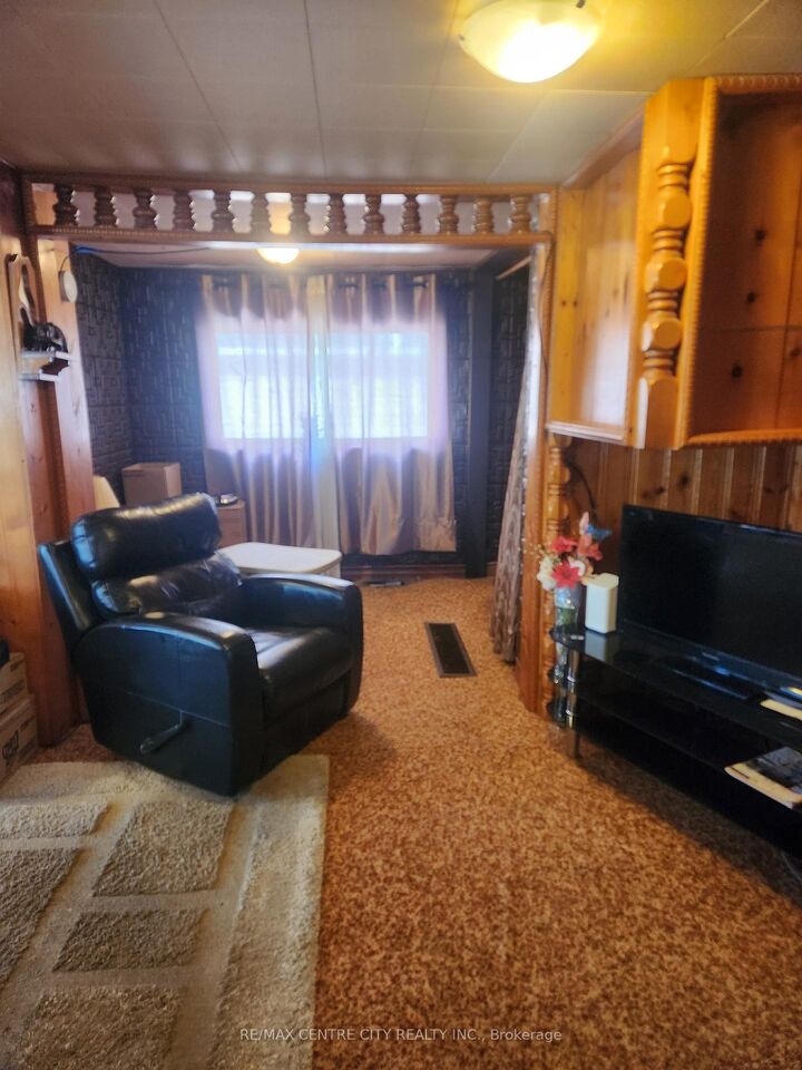Property Photo:  31 Queen Street  ON N7G 2H5 