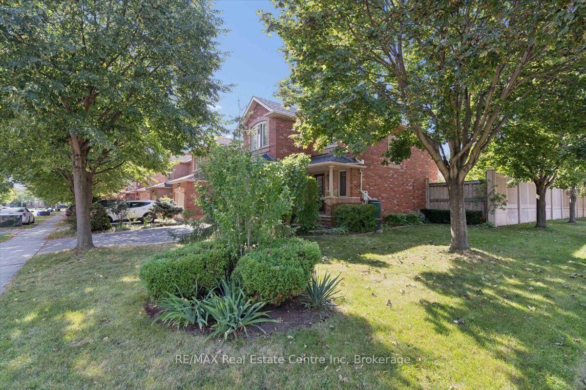 Property Photo:  2524 Logan Avenue  ON L6H 6S2 