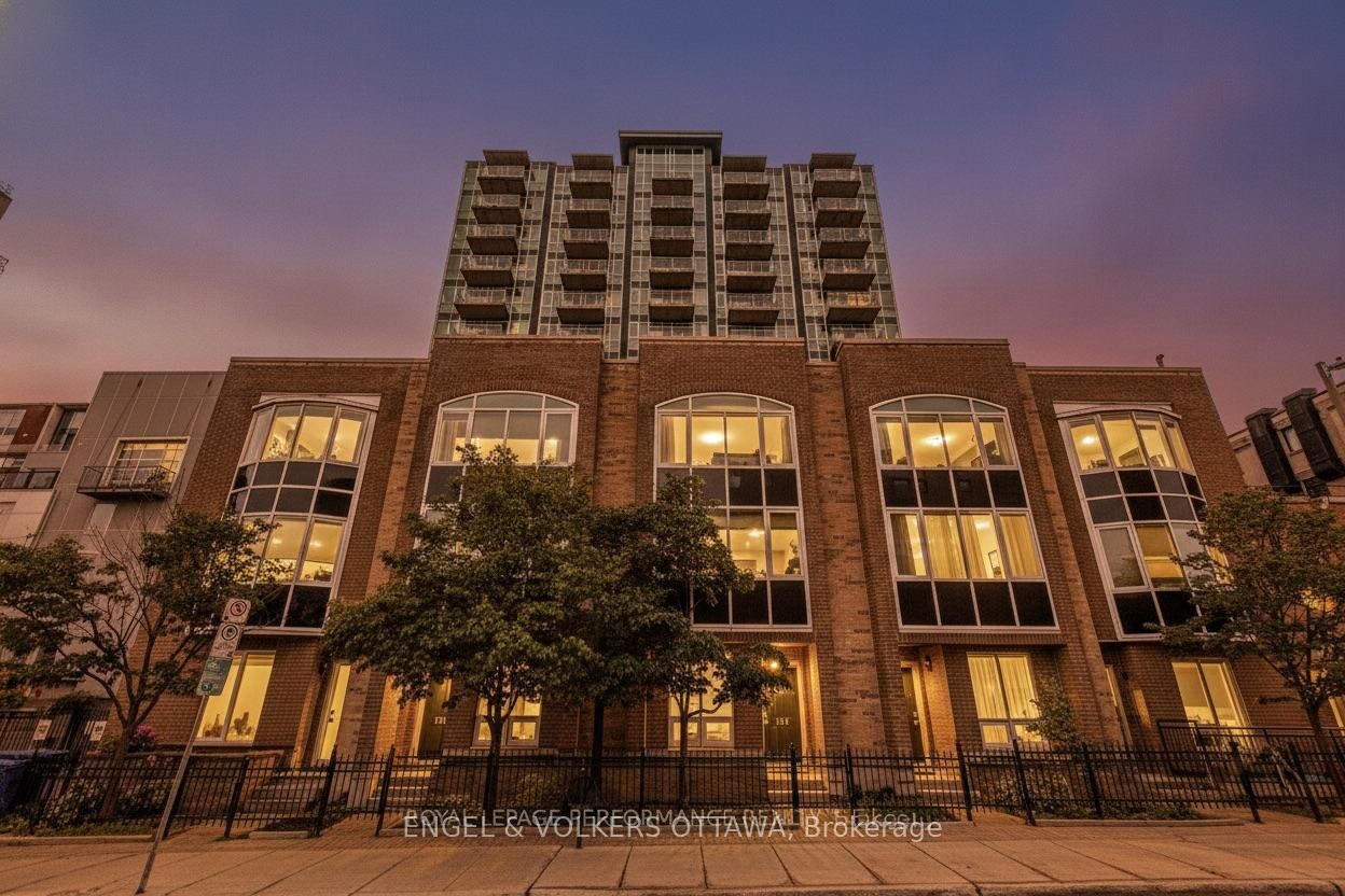 Property Photo:  134 York Street 602  ON K1N 1K8 