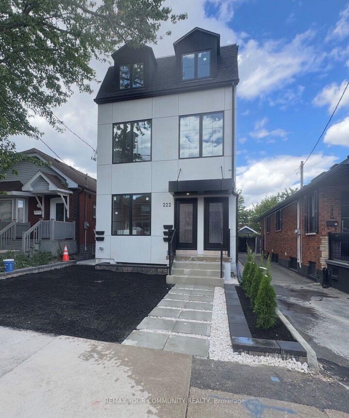 Property Photo:  222 Belgravia Avenue 2  ON M6E 2M8 