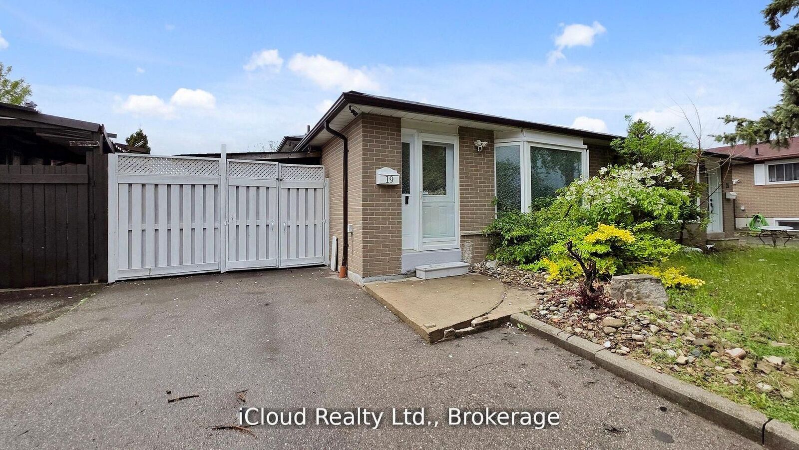 Property Photo:  19 Flamingo Crescent  ON L6T 2G4 