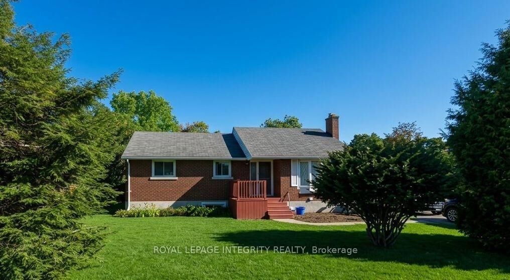 Property Photo:  176 Oakridge Boulevard  ON K2G 2V2 