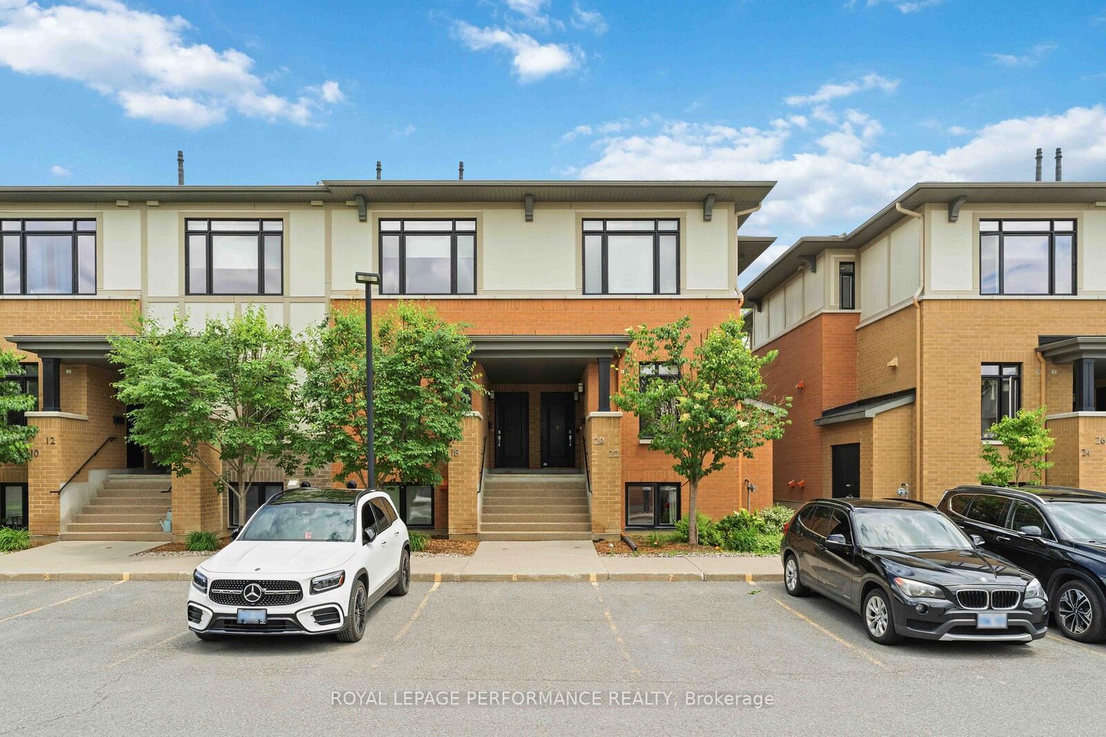 Property Photo:  22 Bergeron Private  ON K1C 0C2 