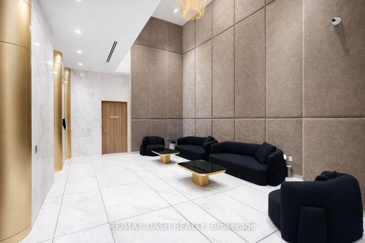 Property Photo:  634 Church Street 3211  ON M4Y 0G9 