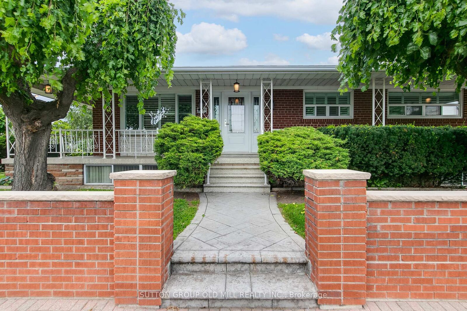 Property Photo:  993 Islington Avenue  ON M8Z 4R1 