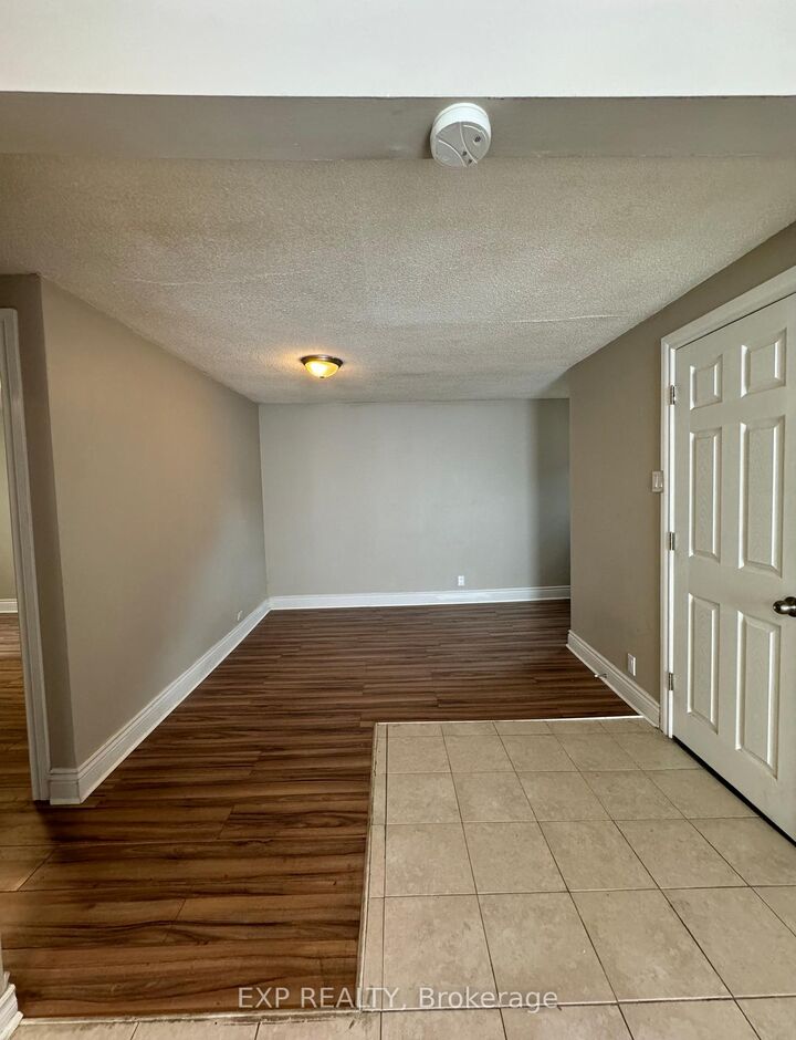 Property Photo:  72 Barrette Street 3  ON K1L 8A3 
