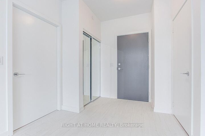 Property Photo:  10 De Boers Drive 403  ON M3J 0L6 