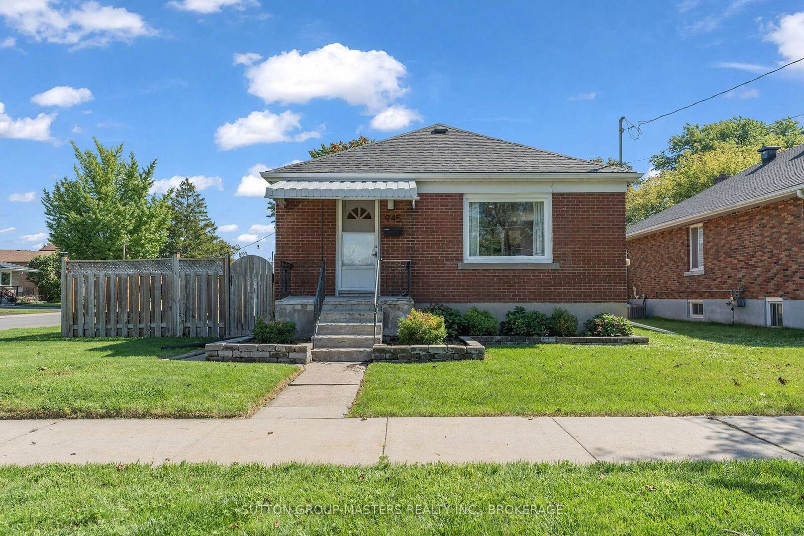 Property Photo:  945 Victoria Street  ON K7K 4T9 