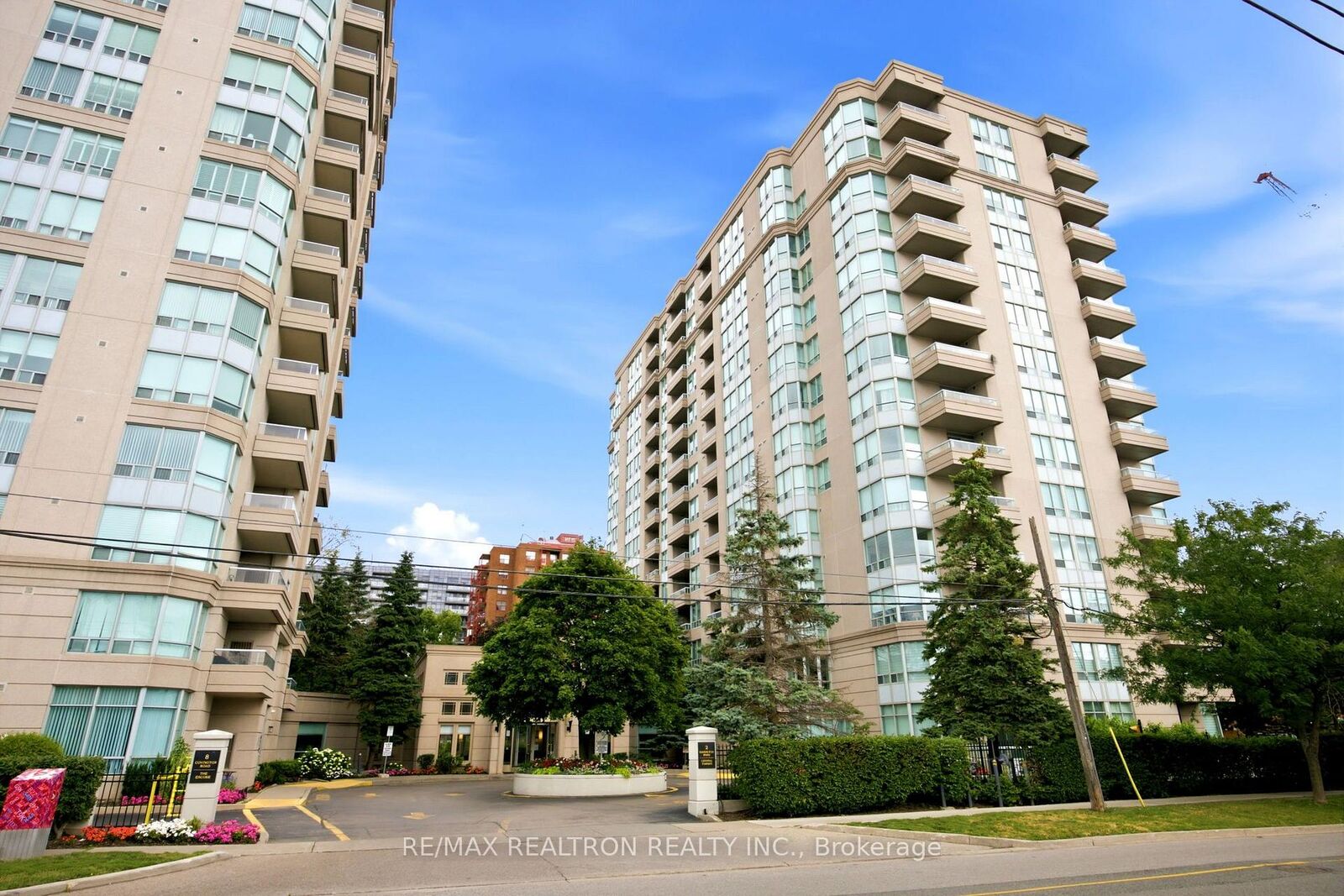 Property Photo:  2 Covington Road 609  ON M6A 3E2 