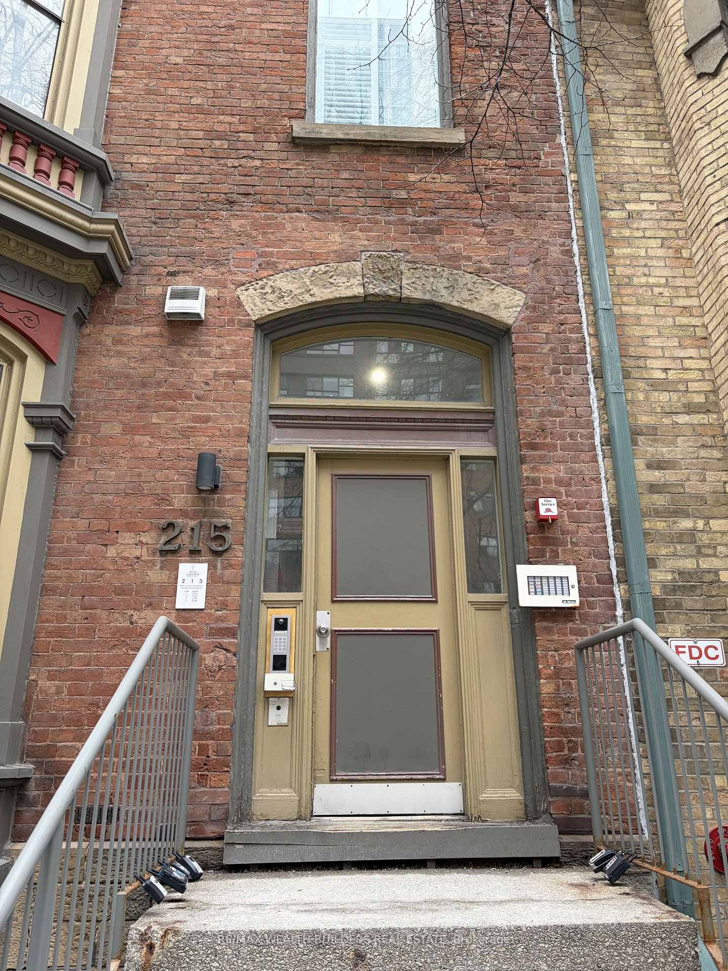 Property Photo: 215 Jarvis Street 4 ON M5B 2C1
