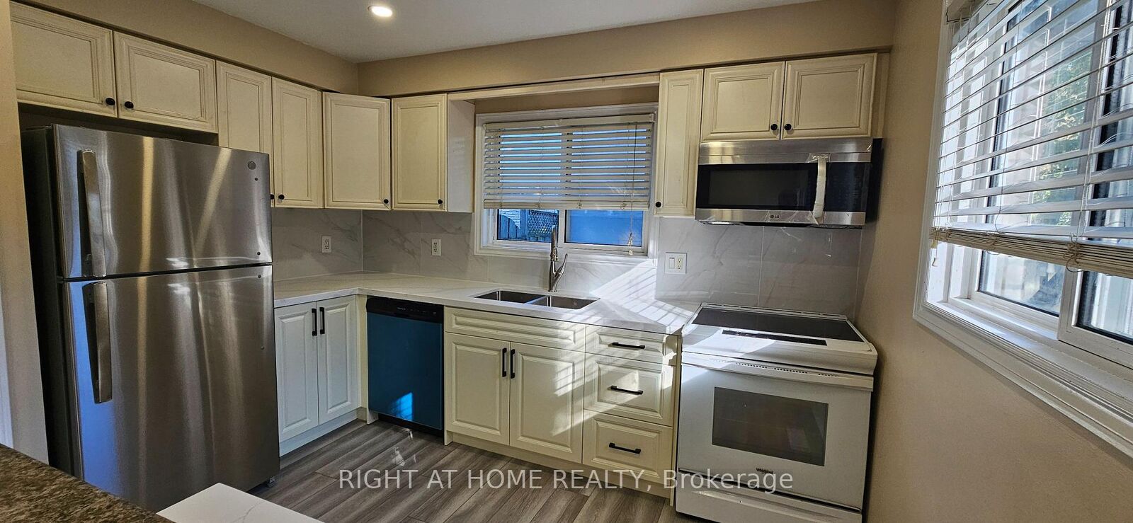 Property Photo:  1365 Mary Street  ON L1G 6T2 