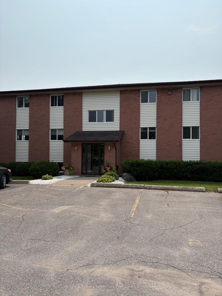 Property Photo:  1429 Clearview Drive 204  ON K9K 1X8 