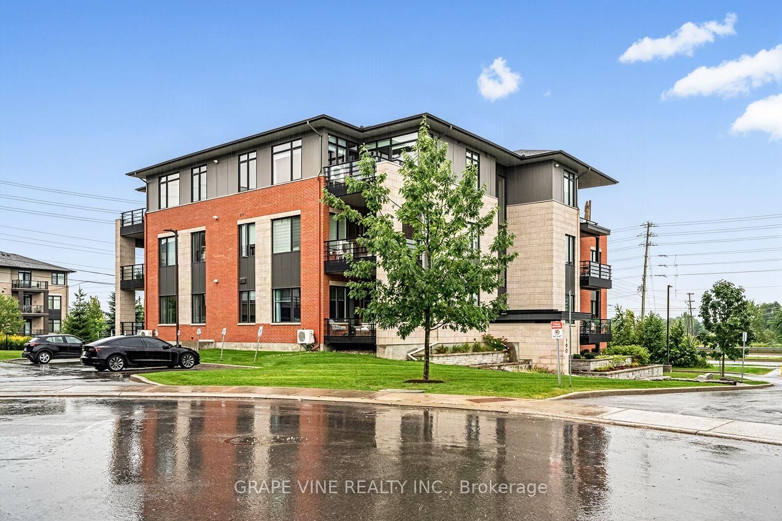 Property Photo:  190 Boundstone Way 105  ON K2T 0M9 