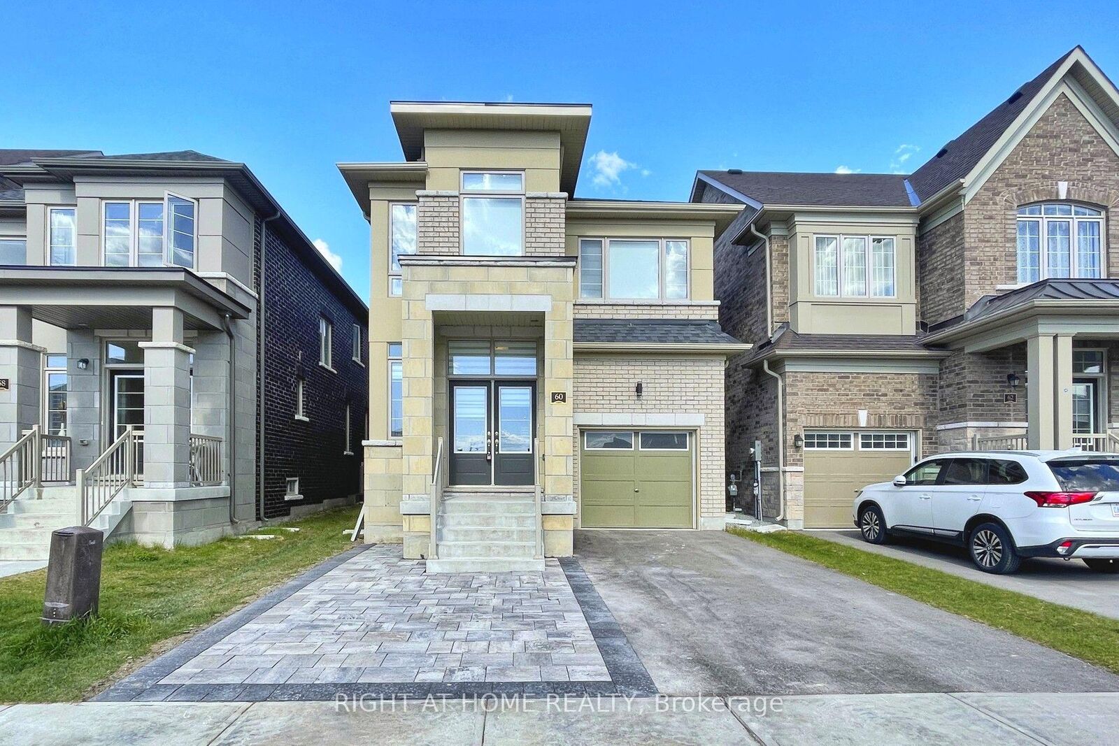 Property Photo:  60 Falconridge Terrace  ON L4H 0G9 