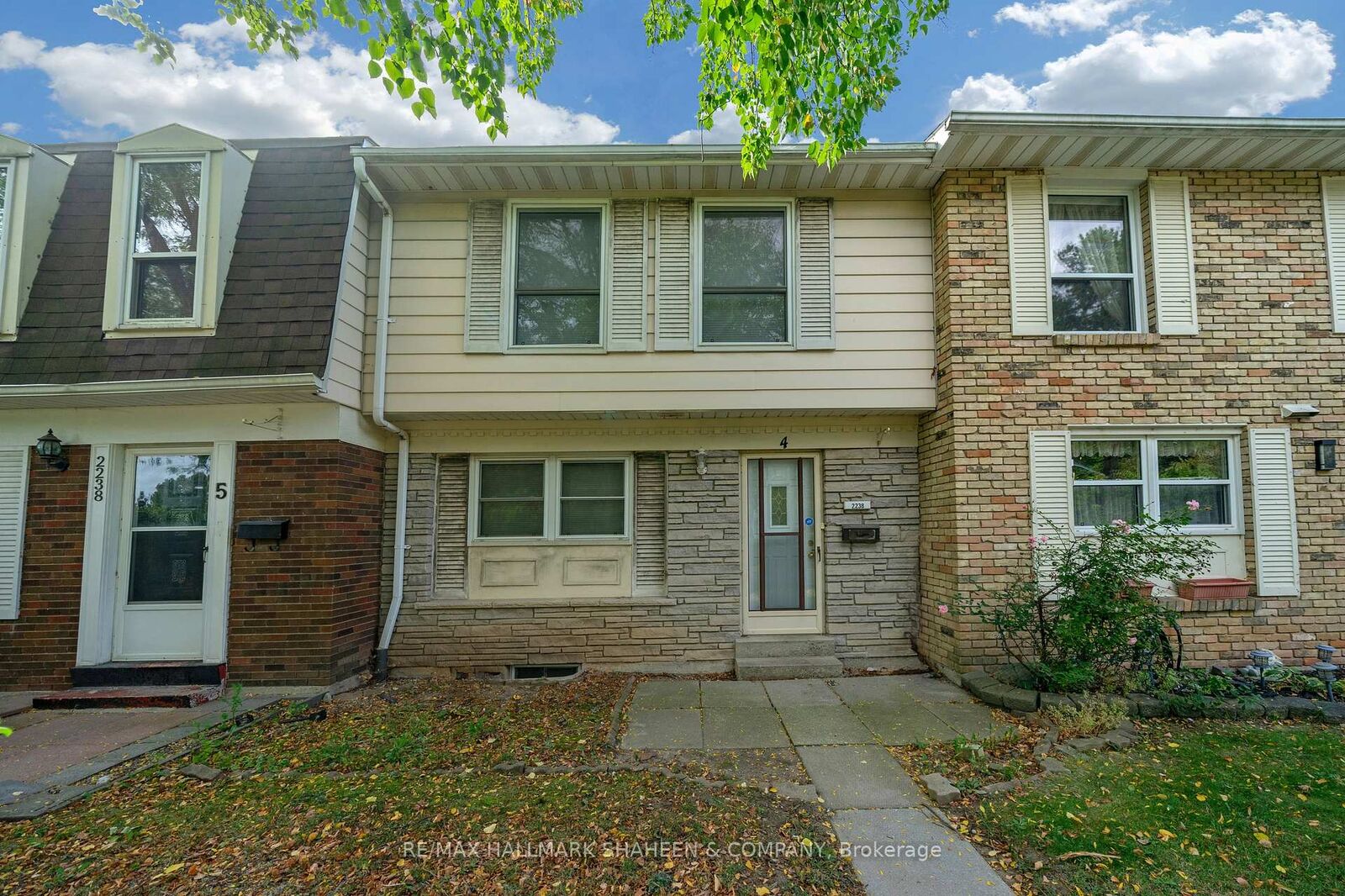 Property Photo:  2238 Upper Middle Road 4  ON L7P 2Z9 