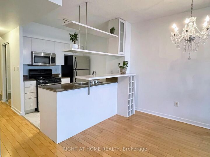 Property Photo: 35 Mariner Terrace 811 ON M5V 3V9