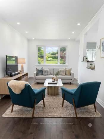 Property Photo: 240 Parkview Hill Crescent Main ON M4B 1S3